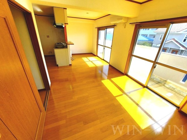 クオリティタウン上野 参番館の居間・リビング