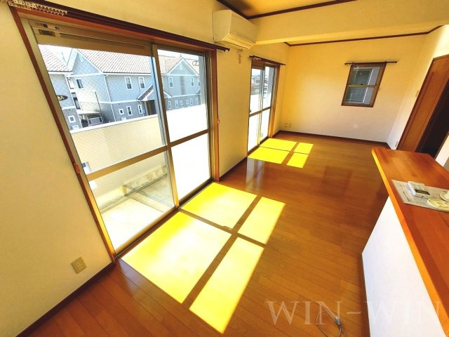 クオリティタウン上野 参番館の居間・リビング