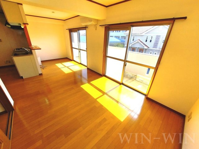 クオリティタウン上野 参番館の居間・リビング