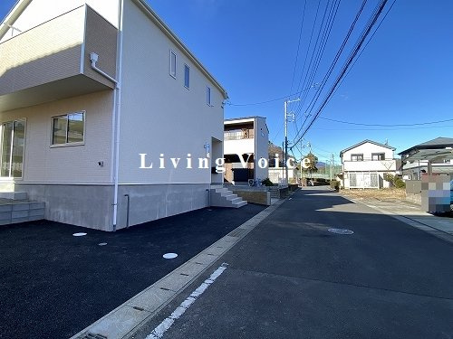 【前面道路含む現地写真】 | 【仲介手数料０円】足柄上郡中井町半分形第5　新築一戸建て | 足柄上郡中井町半分形第5　新築一戸建て