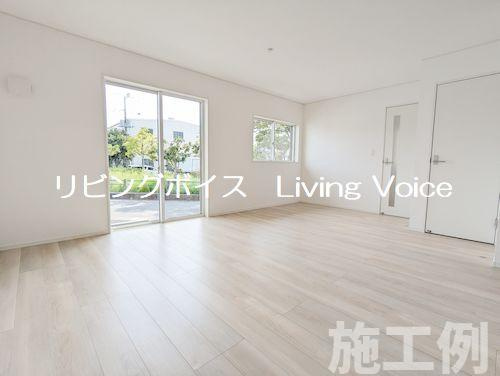 【居間・リビング】 | 【仲介手数料０円】足柄上郡中井町半分形第5　新築一戸建て | 足柄上郡中井町半分形第5　新築一戸建て