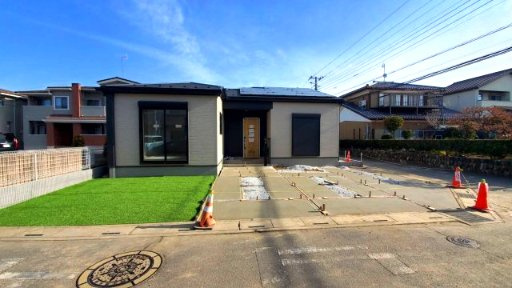 　深谷市上野台2期（平屋建て）　の前面道路含む現地写真