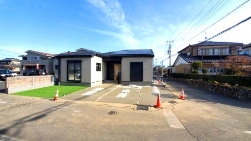 　深谷市上野台2期（平屋建て）　の前面道路含む現地写真