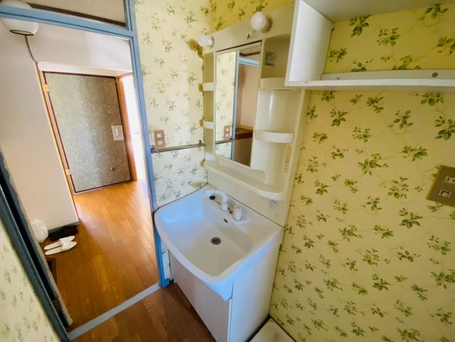 中古マンション　サニーパークハイツ成田　２号棟の独立洗面台