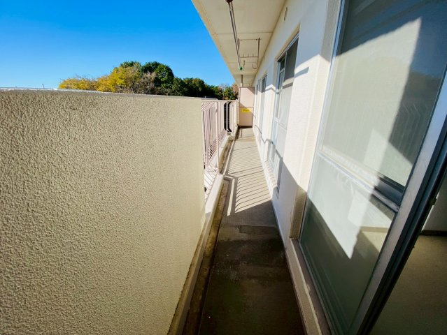 中古マンション　サニーパークハイツ成田　２号棟のバルコニー