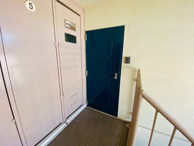 中古マンション　サニーパークハイツ成田　２号棟の玄関