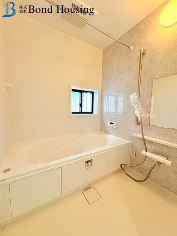 子育てグリーン住宅対象物件　高丘1丁目17-17　全2棟　B号棟の浴室