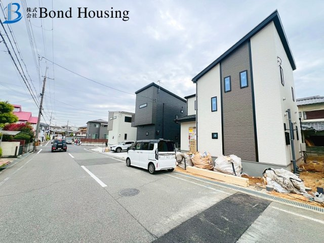 子育てグリーン住宅対象物件　高丘1丁目17-17　全2棟　B号棟の前面道路含む現地写真