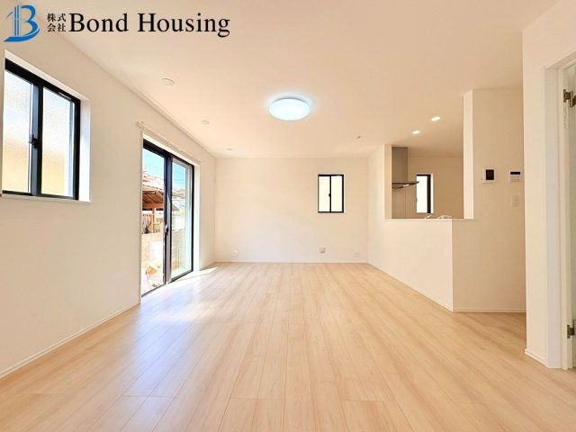 子育てグリーン住宅対象物件　高丘1丁目17-17　全2棟　B号棟の居間・リビング