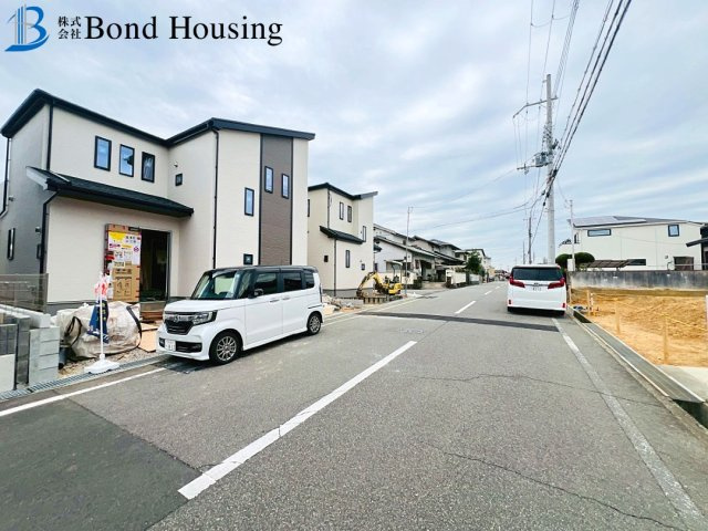 子育てグリーン住宅対象物件　高丘1丁目17-17　全2棟　B号棟の前面道路含む現地写真