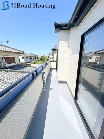 子育てグリーン住宅対象物件　高丘1丁目17-17　全2棟　B号棟のバルコニー