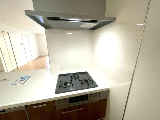 完成物件につき即入居可能●リビング２０帖の４ＬＤＫ●駐車２台ＯＫ●伏見区桃山与五郎町３期のキッチン|コンロ