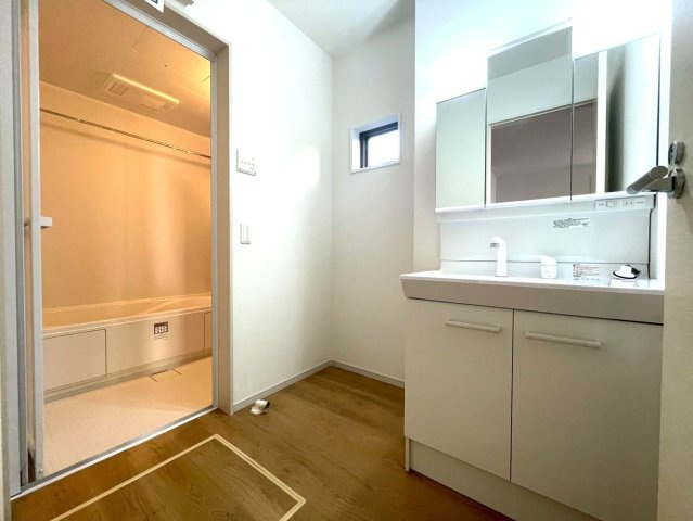 完成物件につき即入居可能●リビング２０帖の４ＬＤＫ●駐車２台ＯＫ●伏見区桃山与五郎町３期の洗面所|洗面室