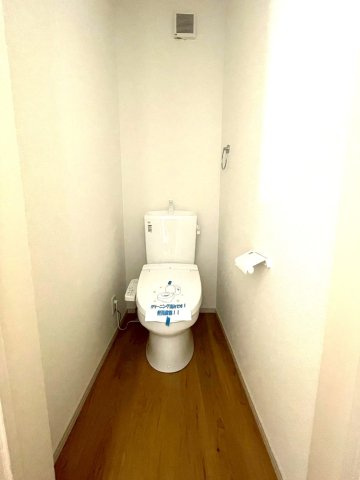 完成物件につき即入居可能●リビング２０帖の４ＬＤＫ●駐車２台ＯＫ●伏見区桃山与五郎町３期のトイレ|トイレ