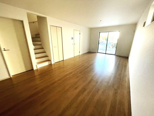 完成物件につき即入居可能●リビング２０帖の４ＬＤＫ●駐車２台ＯＫ●伏見区桃山与五郎町３期の居間・リビング|リビング