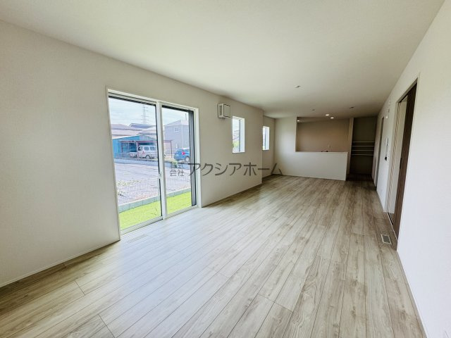 飯能市双柳・全8棟　新築一戸建　3号棟　～LDK21.3帖～の居間・リビング