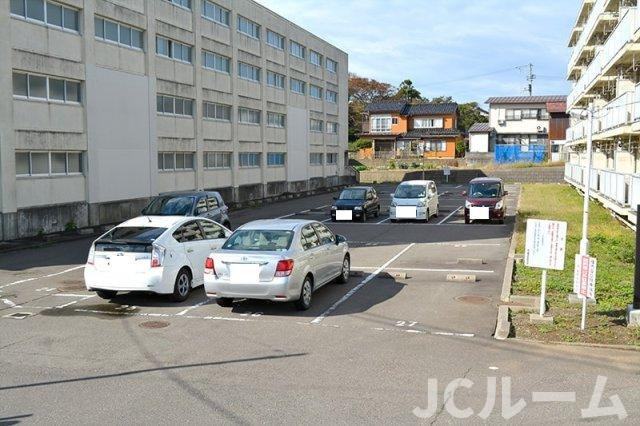アシスト上越マンションⅠの駐車場