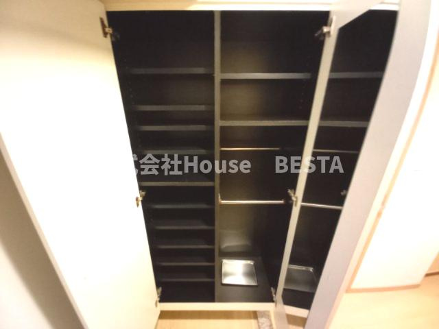 カスタリア三宮の収納