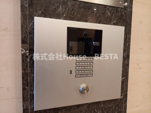 カスタリア三宮のエントランス