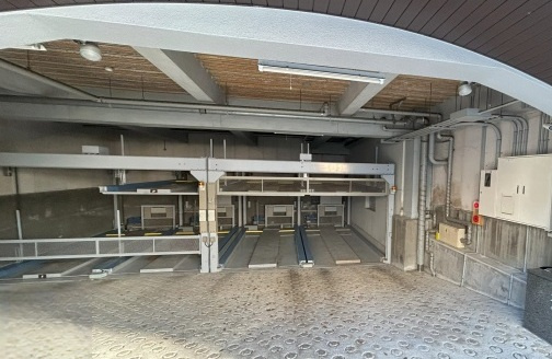 WAKOアールビルの駐車場