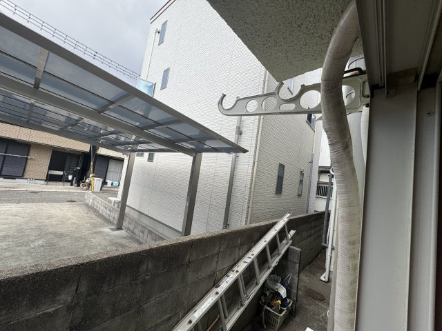 神戸市垂水区城が山５丁目のアパートのバルコニー