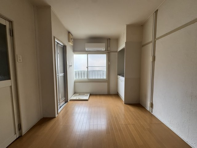 神戸市垂水区城が山５丁目のアパートの居間・リビング