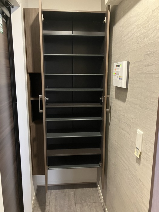 D-resena松橋Sの玄関|302 シューズボックス