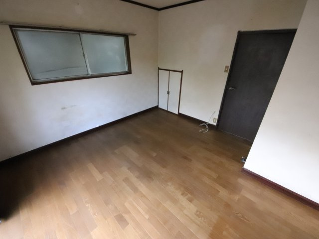 西松ヶ丘戸建の洋室