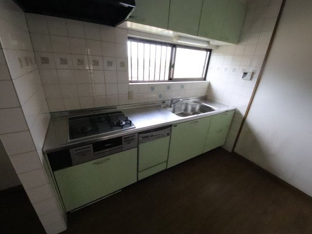 西松ヶ丘戸建のキッチン