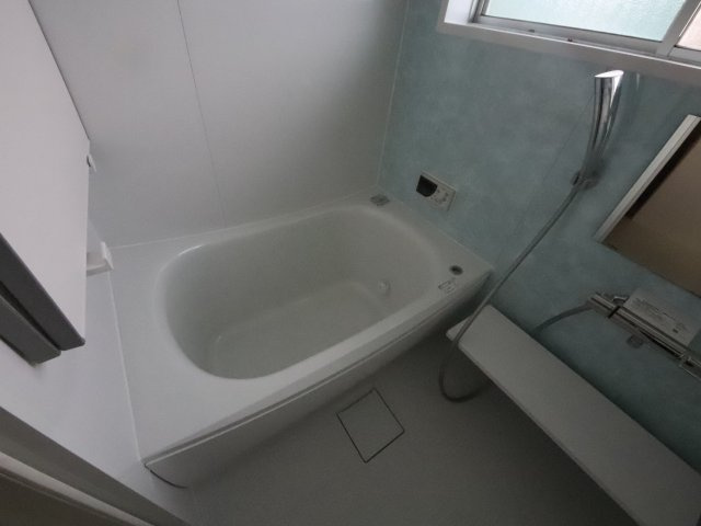 西松ヶ丘戸建の浴室