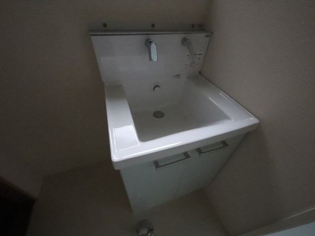 西松ヶ丘戸建の洗面所