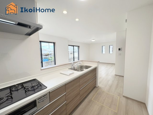 明石市大久保町高丘1丁目　新築戸建　A号棟のキッチン|【ホームページに現地動画掲載中】●年中無休：当日予約可●人気の対面式のキッチンで明るい！