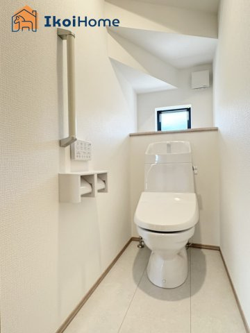 明石市大久保町高丘1丁目　新築戸建　A号棟のトイレ|【ホームページに現地動画掲載中】●年中無休：当日予約可●1階・2階ウォッシュレット付のお手洗いです