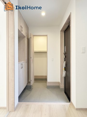 明石市大久保町高丘1丁目　新築戸建　A号棟の玄関|【ホームページに現地動画掲載中】●年中無休：当日予約可●玄関には土間収納がございます！