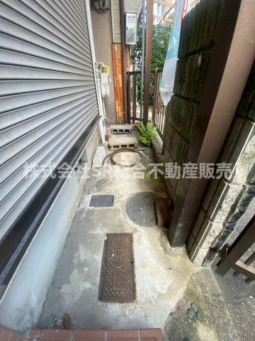岩田町5丁目中古戸建のその他共用部分|自転車、お子様の外用のおもちゃ等が置けます。