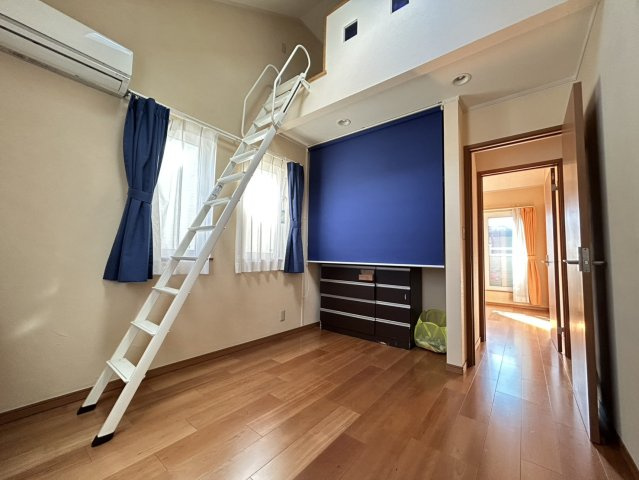 滝沢市牧野林　一戸建ての子供部屋|2階子供部屋5.25帖ロフト付きです♪