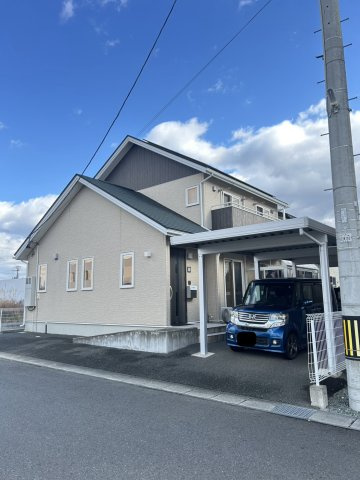滝沢市牧野林　一戸建ての外観|2台分のカーポート付きです♪