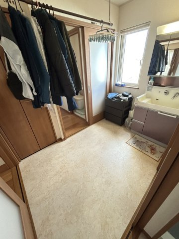 滝沢市牧野林　一戸建ての独立洗面台