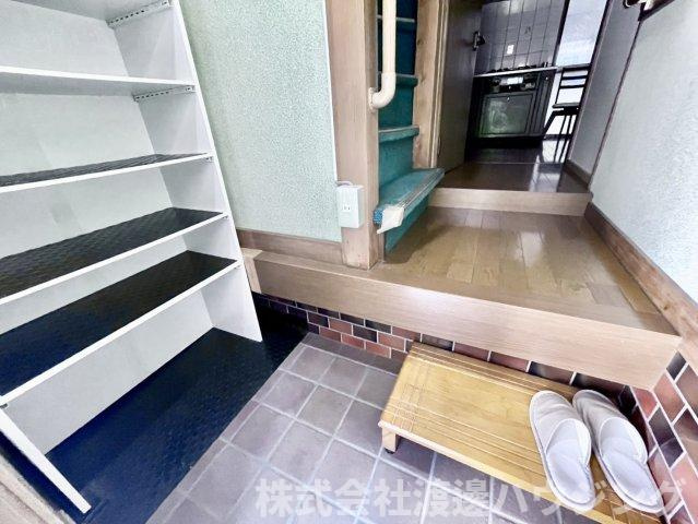 新高5丁目戸建の玄関