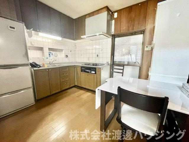 新高5丁目戸建の居間・リビング