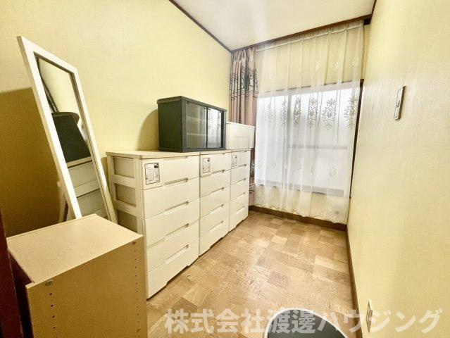 新高5丁目戸建の洋室