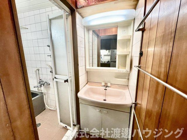 新高5丁目戸建の洗面所