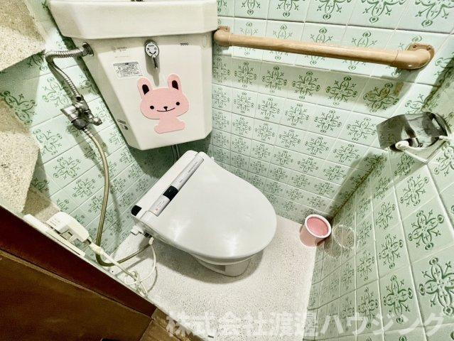 新高5丁目戸建のトイレ