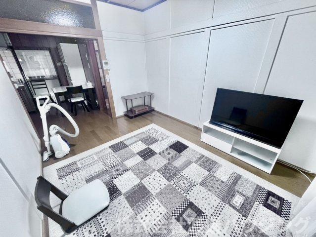 新高5丁目戸建の居間・リビング