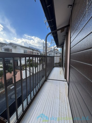 秦野市曲松1丁目　中古戸建のバルコニー