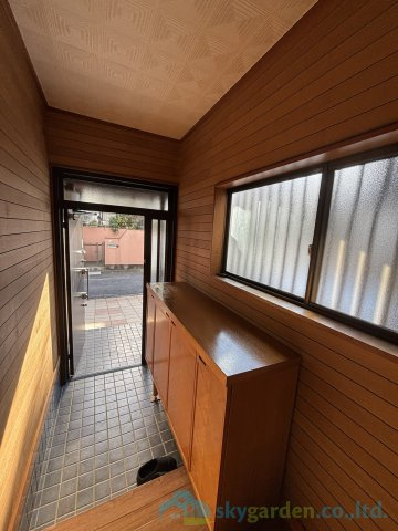 秦野市曲松1丁目　中古戸建の玄関