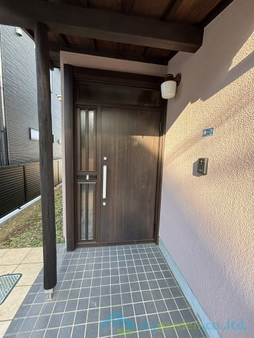 秦野市曲松1丁目　中古戸建の玄関