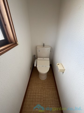 秦野市曲松1丁目　中古戸建のトイレ