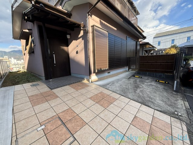 秦野市曲松1丁目　中古戸建の駐車場