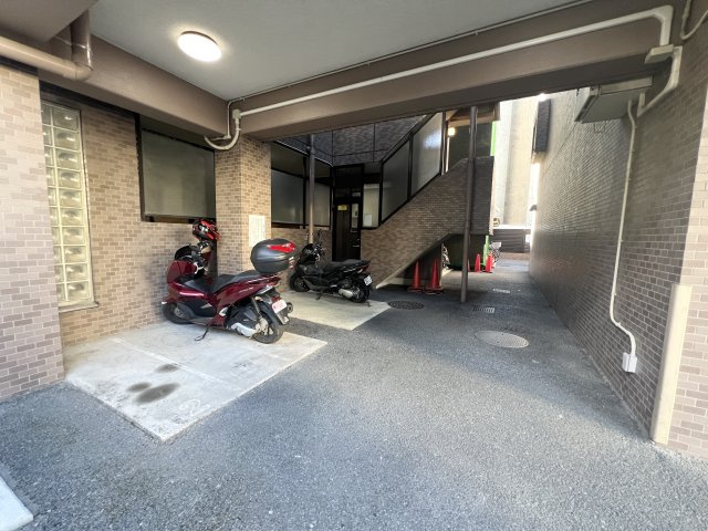 日神パレステージ立川の駐車場